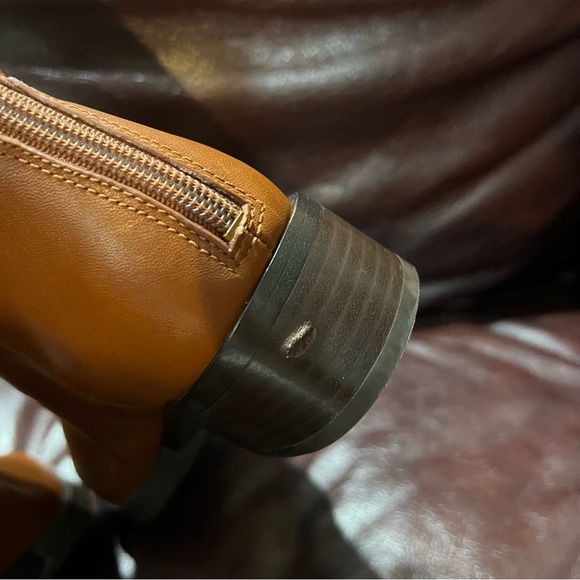 Tory Burch NWOBOX size 7 M - Picture 8 of 8